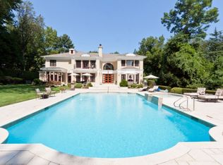 4 Creek Rd, Great Neck, NY 11024