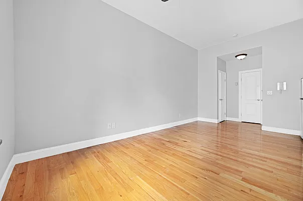 Rented by REAL New York | media 24