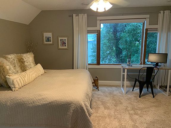 Master with walk-in closet