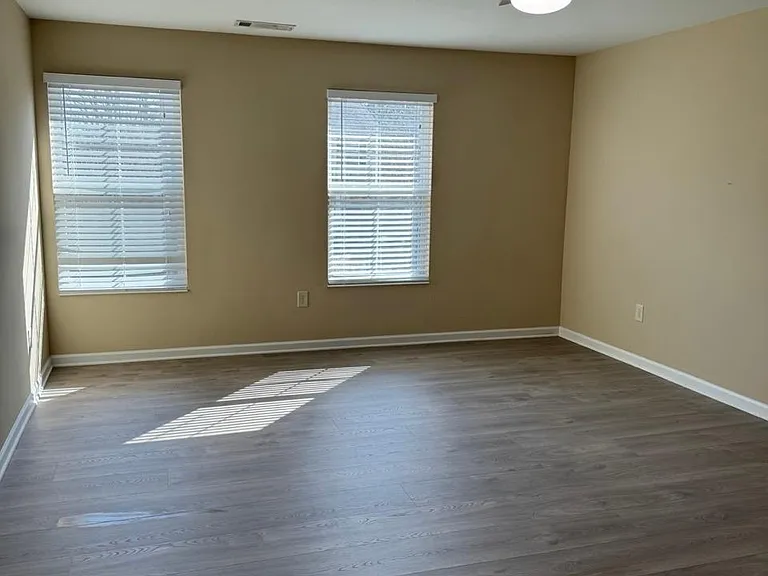 1620 Shire Village Dr — Photo 30