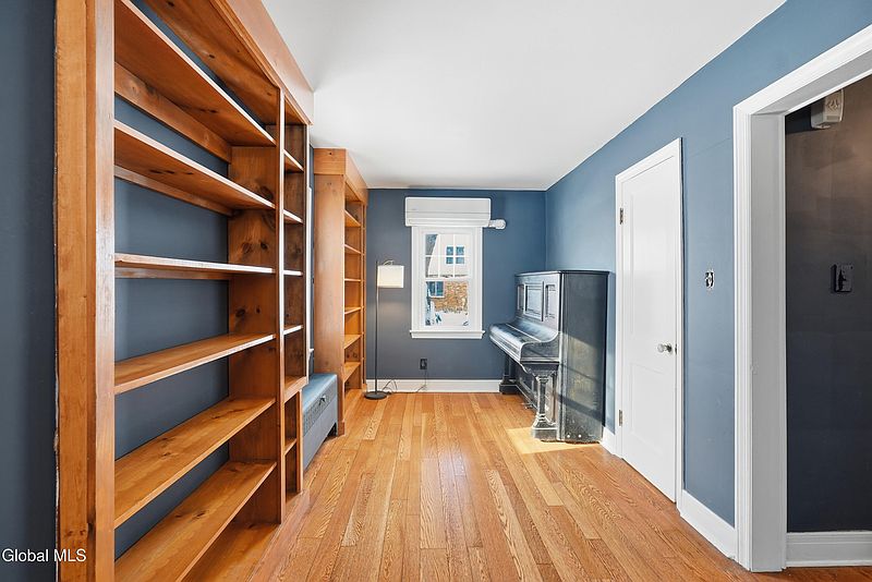 4th image of 2829 Consaul Road