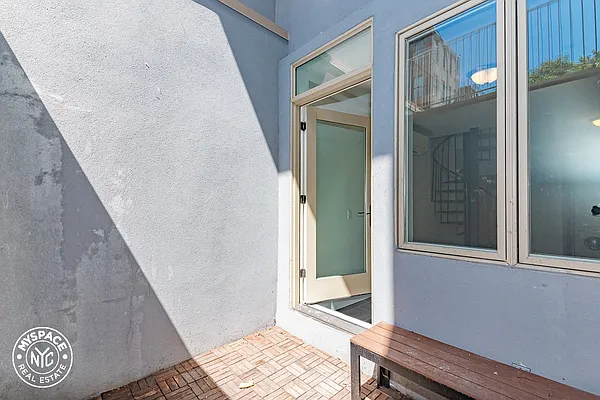 Rented by MySpaceNYC | media 65