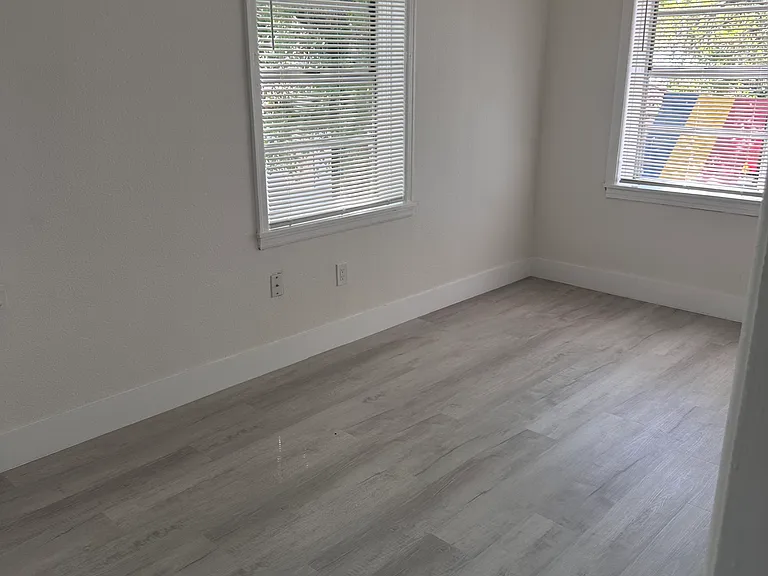 303 W Emma St #1/2 — Photo 8