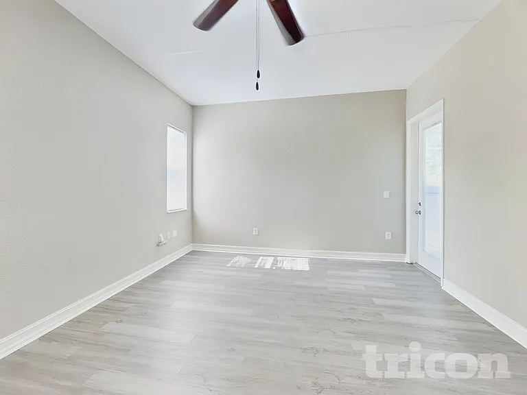 2793 W Price Blvd — Photo 5
