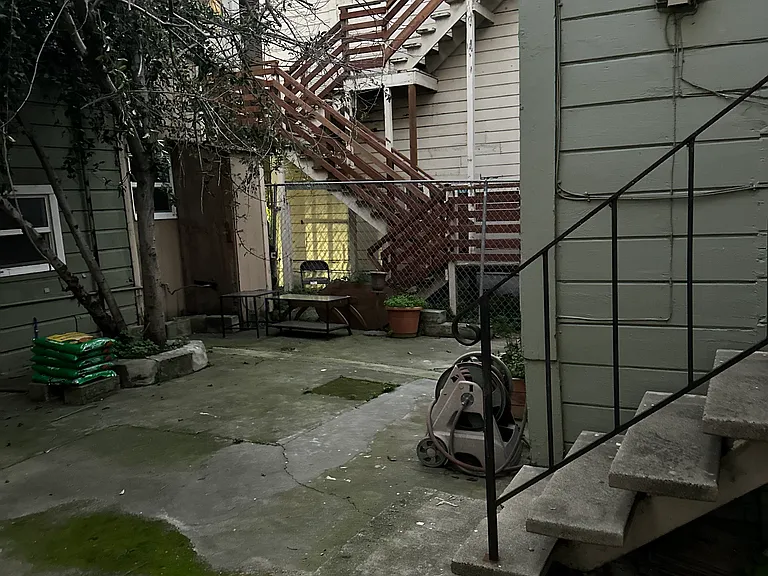 641 18th St — Photo 6