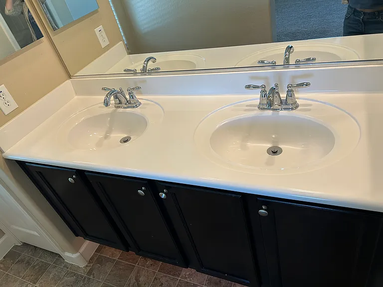 Dual sinks in primary bathroom