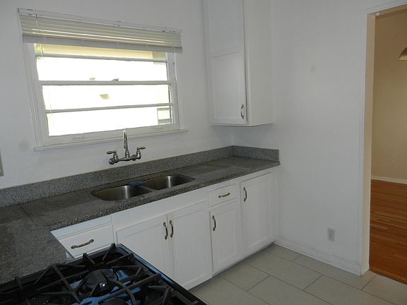 5th image of 1423 Washington Ave APT 3