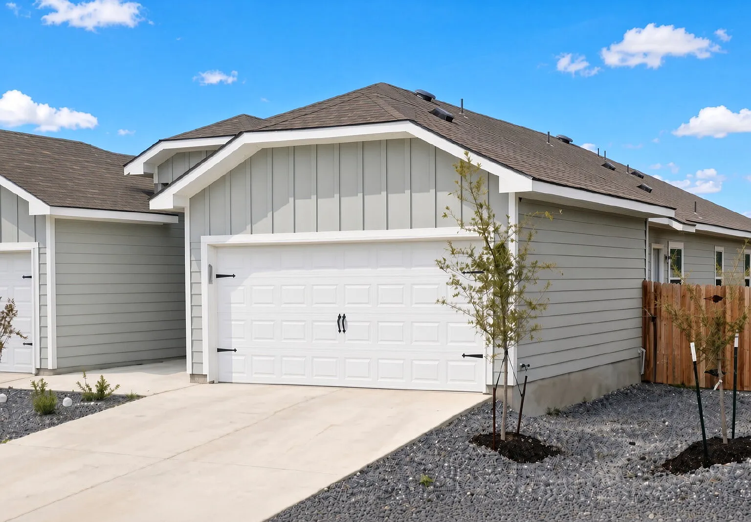 3 bed, 2.5 bath, 1372 sqft, $1,547 — Photo 2