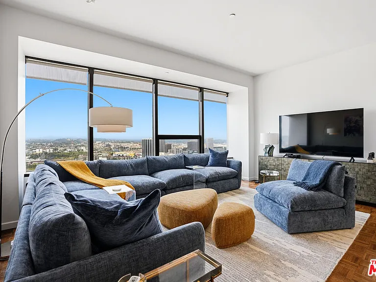 1100 Wilshire Blvd #2604 — Photo 5