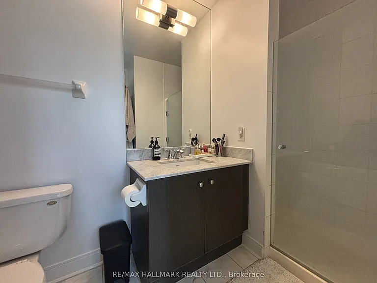 21 Scollard St #402 — Photo 8