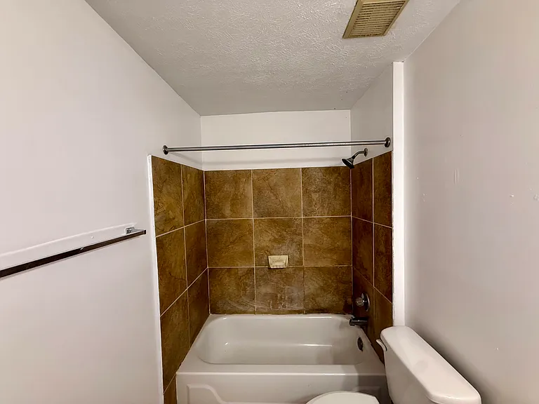 3040 Lynton Dr — Photo 11