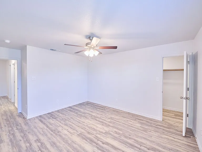 1809 Clovis Dr — Photo 17