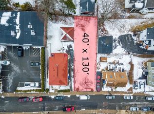 9 Ledge Hill Rd, West Roxbury, MA 02132