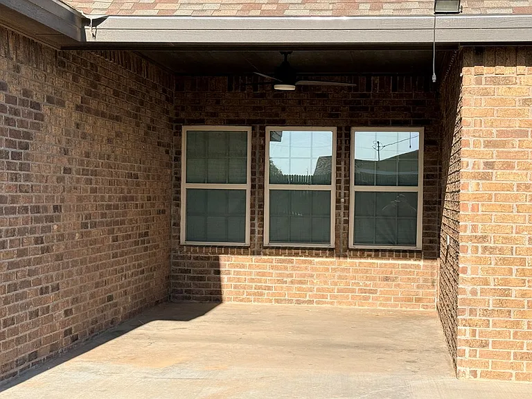 302 N Carver — Photo 30