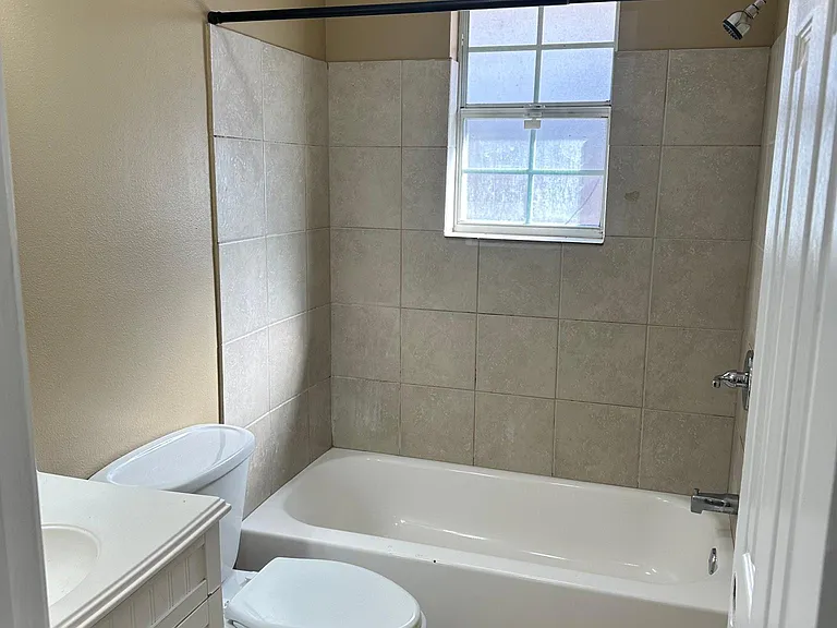412 E Liberaux St — Photo 11