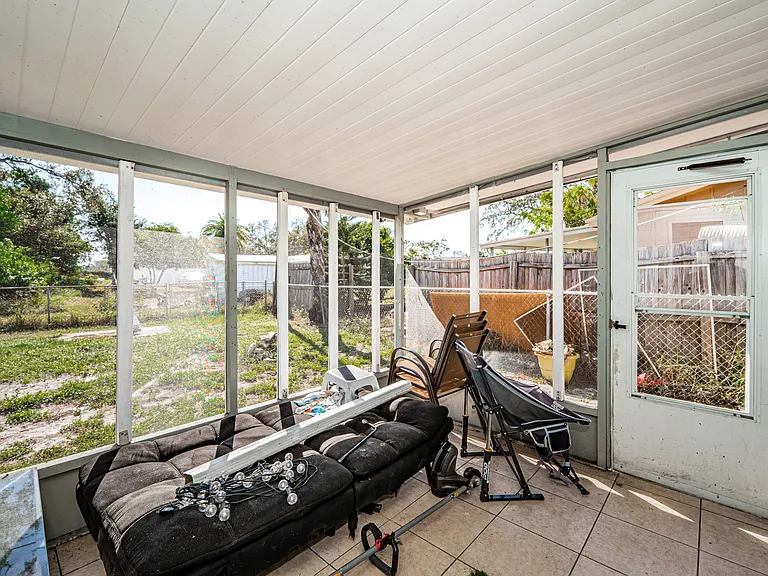 4424 Beacon Square Dr — Photo 10