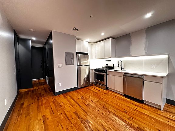 2nd image of 566 Communipaw Ave #32E