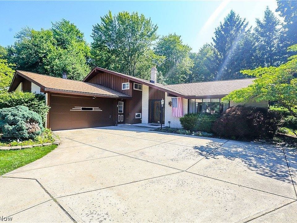 1st image of 27681 Laurell Ln