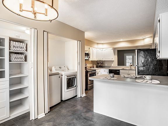 5th image of 1133 Island Woods Dr