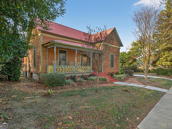 4th image of 33 Main St