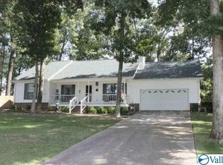 1806 Cherokee Dr, Albertville, AL 35950