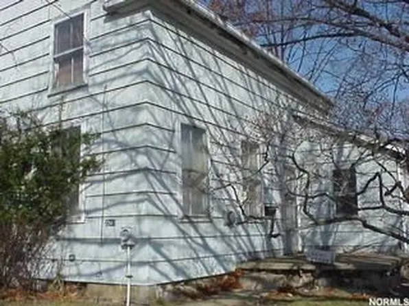 2241 Oakwood Dr, Cuyahoga Falls, OH 44221