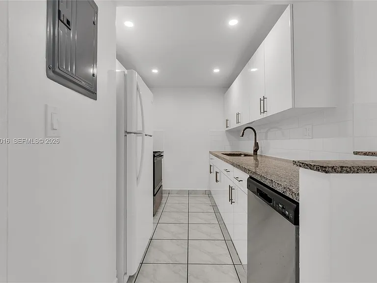 9354 SW 77th Ave #I1 — Photo 19