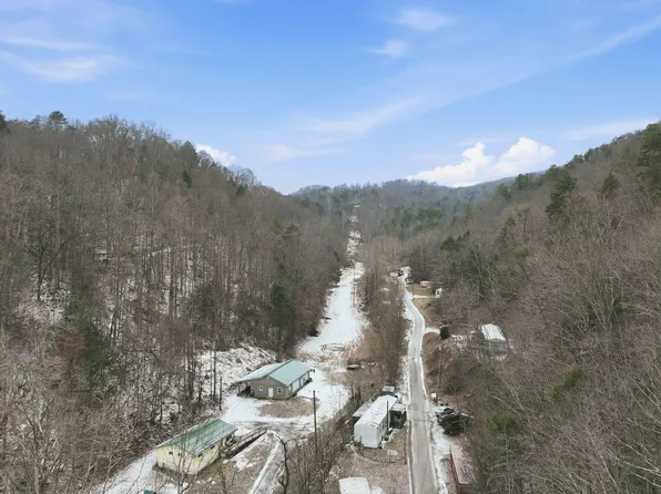 75 Billy G Holw, Wallins Creek, KY 40873