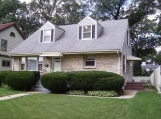 940 N Spring St, Elgin, IL 60120