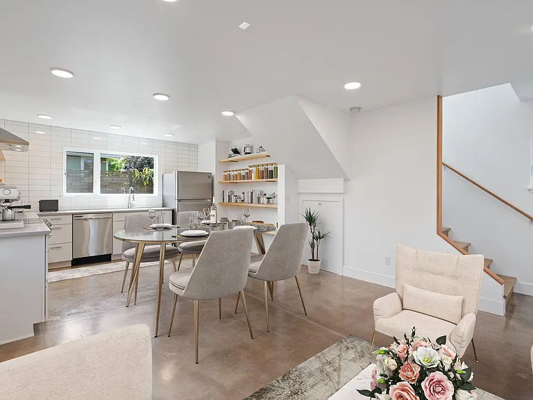 1018 NE Dean St #B — Photo 6