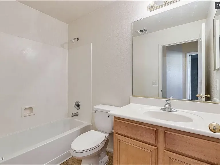 8324 S 48th Dr — Photo 3