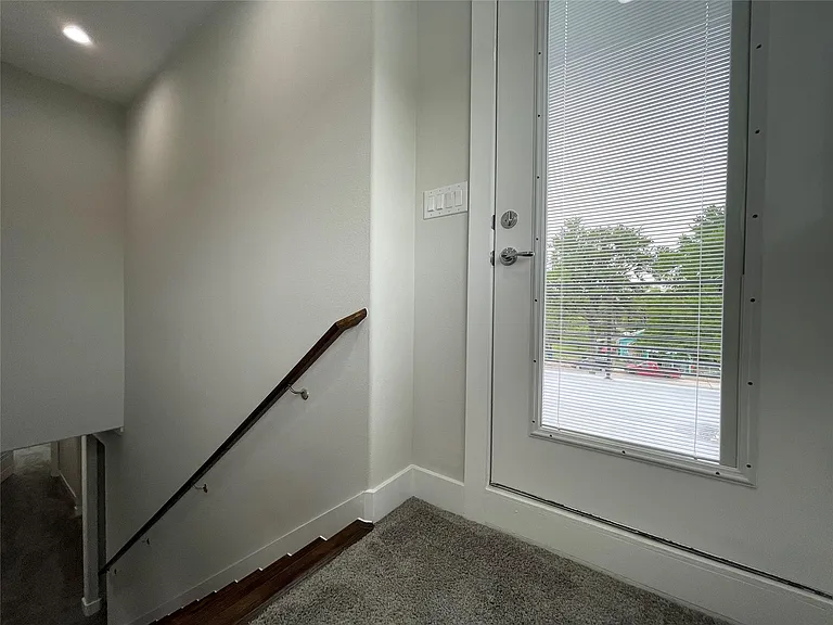 2417 N Winnetka Ave — Photo 27