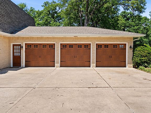 2nd image of 10 Oak Grove Rd