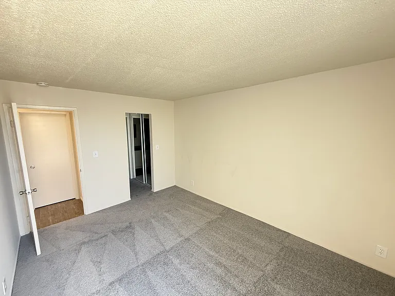 Otis Terrace Apartments — Photo 27