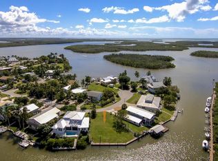 689 Palm Ave, Goodland, FL 34140