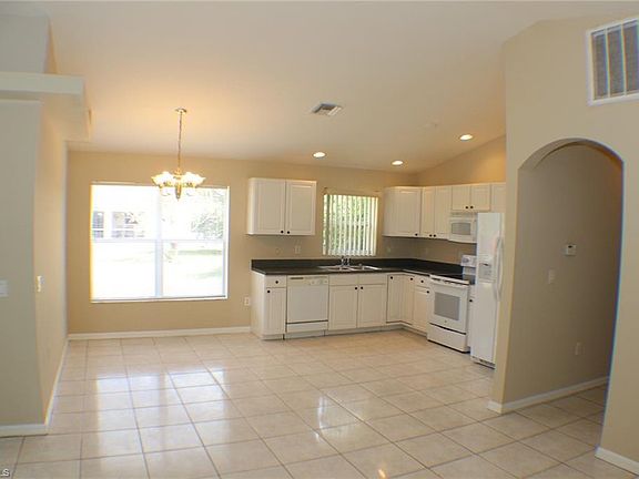 4th image of 1103 SE 13th Ave