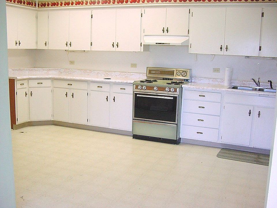 Large & Bright Country Kitchen