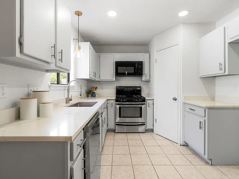 13004 Esplanade St — Photo 5
