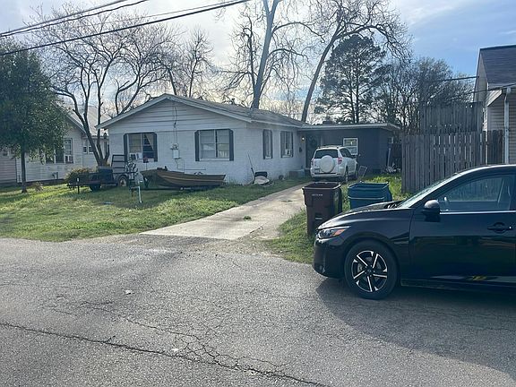 2nd image of 504 Fullerton St