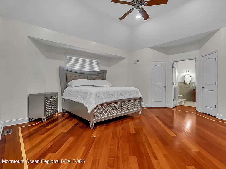 1607 Holbrook St — Photo 17