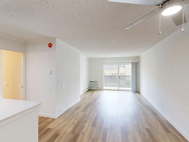 Eight 80 Newport Beach — Photo 129
