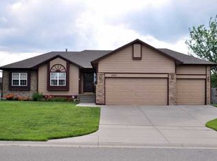 525 N Ridgehurst St, Wichita, KS 67230