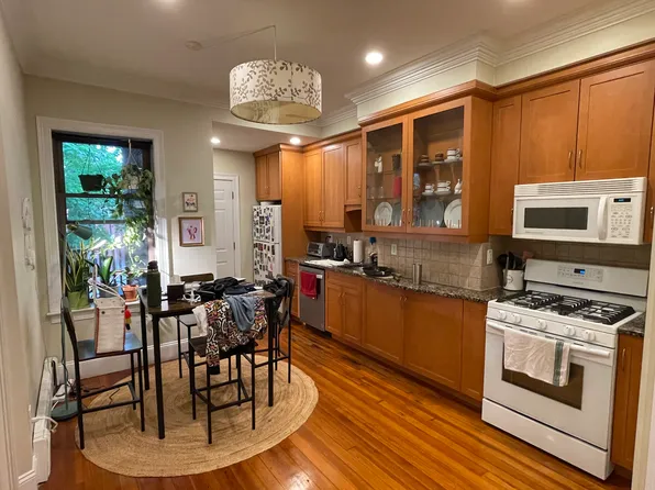 275 River St #3, Cambridge, MA 02139