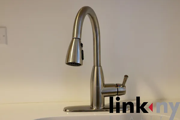 Rented by Link NY Realty | media 21