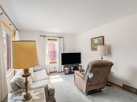 3rd image of 6638 Carolina Ave