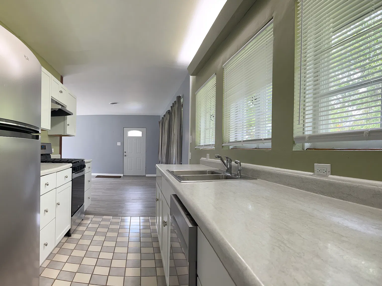 3 bed, 1627 sqft, $2,000 — Photo 4