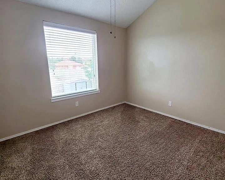 765 Colchester Dr — Photo 16