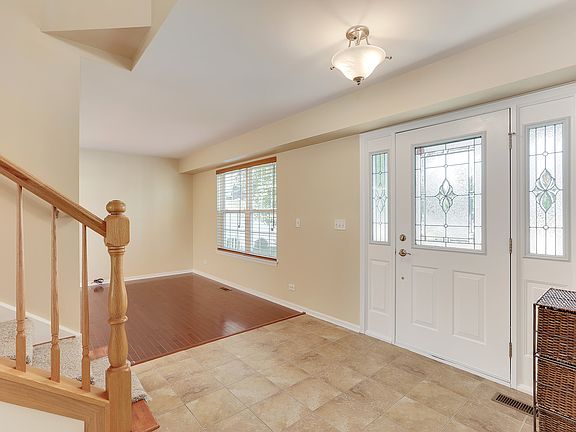 3rd image of 9154 Buckingham Ct