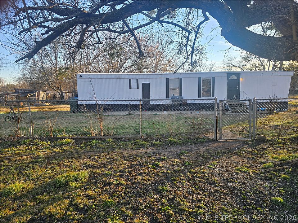 1st image of 415 Russell Rd