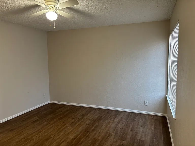 305 E Van Wagenen St — Photo 3